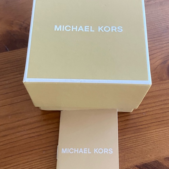 Michael Kors Set- Logo bangle &  pierced earrings  NEW IN BOX w tags and booklet - Picture 6 of 11